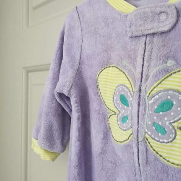 3/$15 Carter's terry cloth sleeper size 6m - Picture 2 of 4